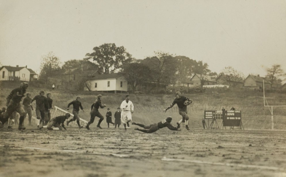 Georgia and Alabama meet in a 1922 football game. Historical archival photograph; no player shown is a current participant.