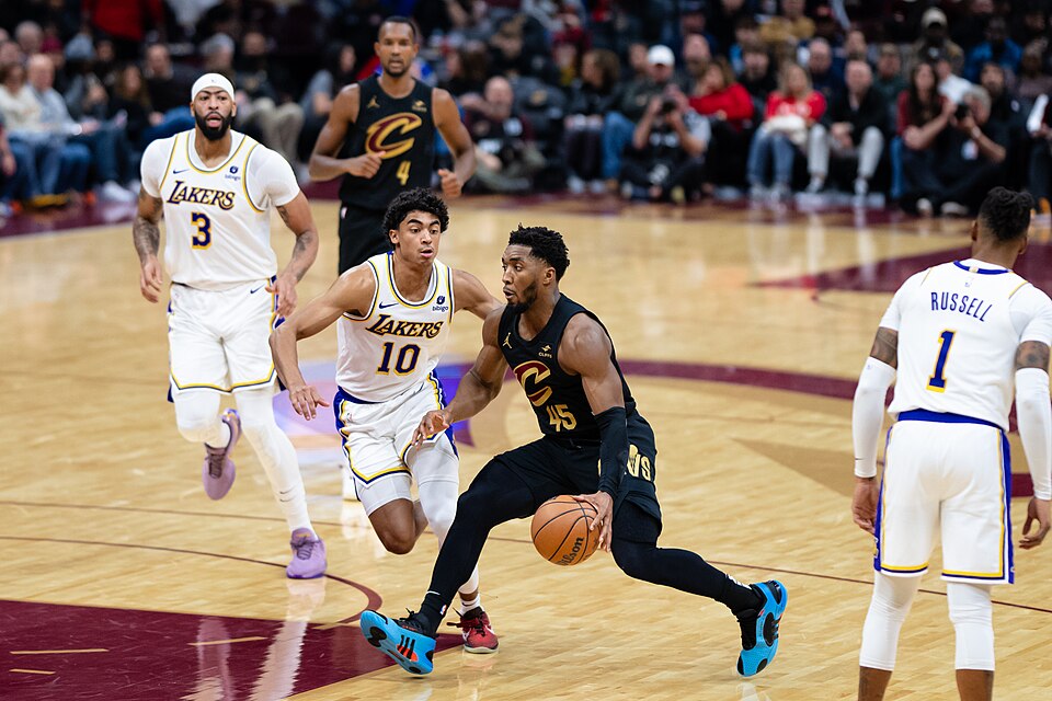 Donovan Mitchell with Cleveland against the Lakers in November 2023. Archival action photograph, not tonight’s Atlanta matchup.